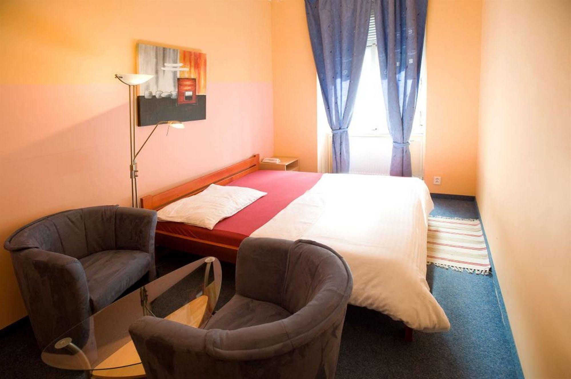 Club Hotel Praha Extérieur photo